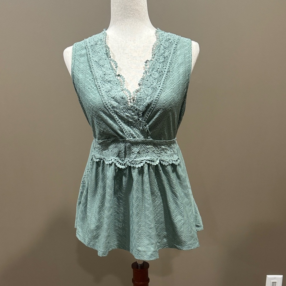 Elegant Lace Sleeveless Blouse - Green